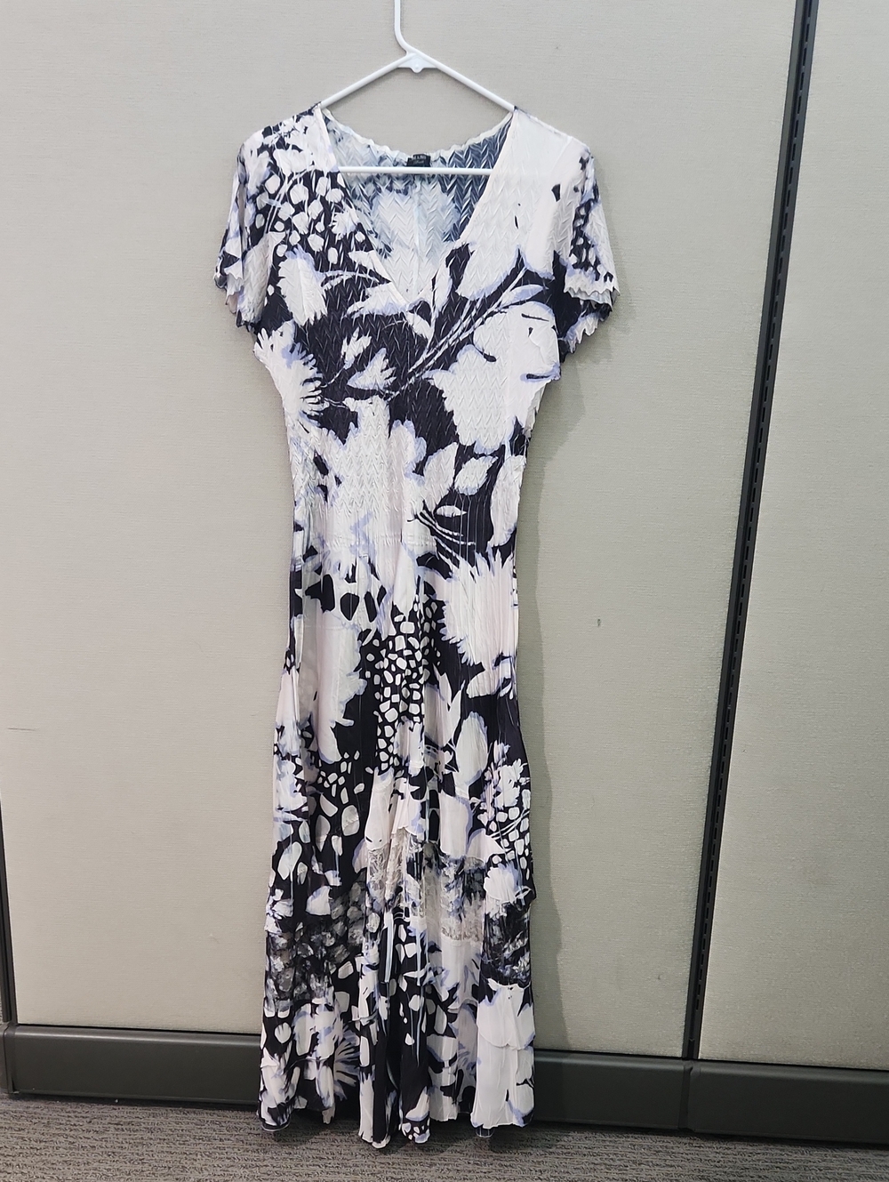 Komarov Dress Size Medium